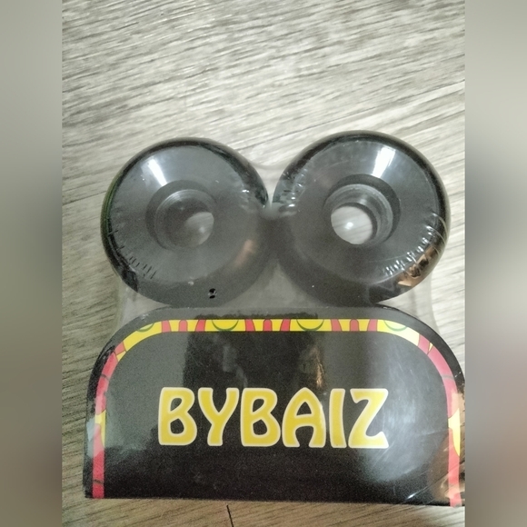 Gold & Black Plaid Skateboard Wheels - Picture 3 of 3